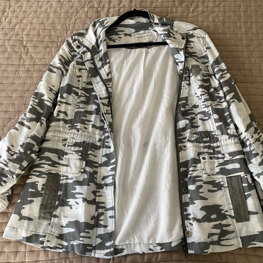 Camo utility jacket. Only worn once. Comfy, cute and chic.